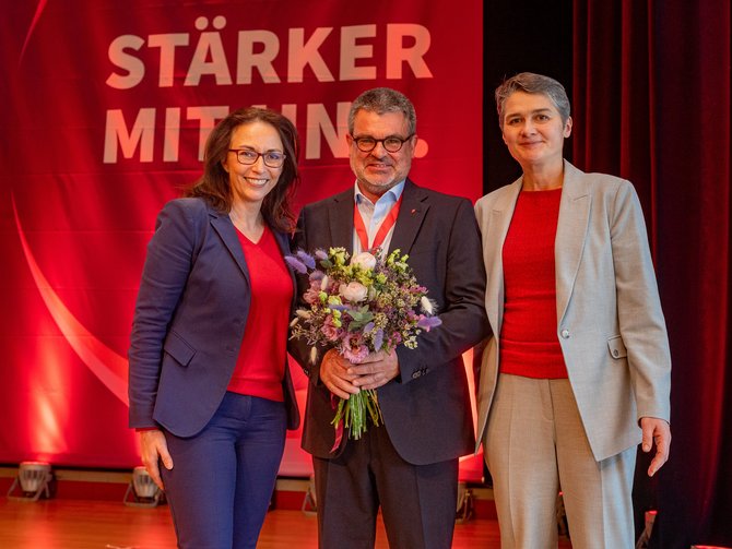 DGB-Chefin Yasmin Fahimi mit Daniela Kolbe, Vorsitzende DGB Sachsen, und Ralf Hron, stell. Vorsitzender DGB Sachsen.