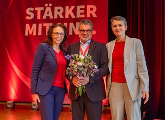 DGB-Chefin Yasmin Fahimi mit Daniela Kolbe, Vorsitzende DGB Sachsen, und Ralf Hron, stell. Vorsitzender DGB Sachsen.